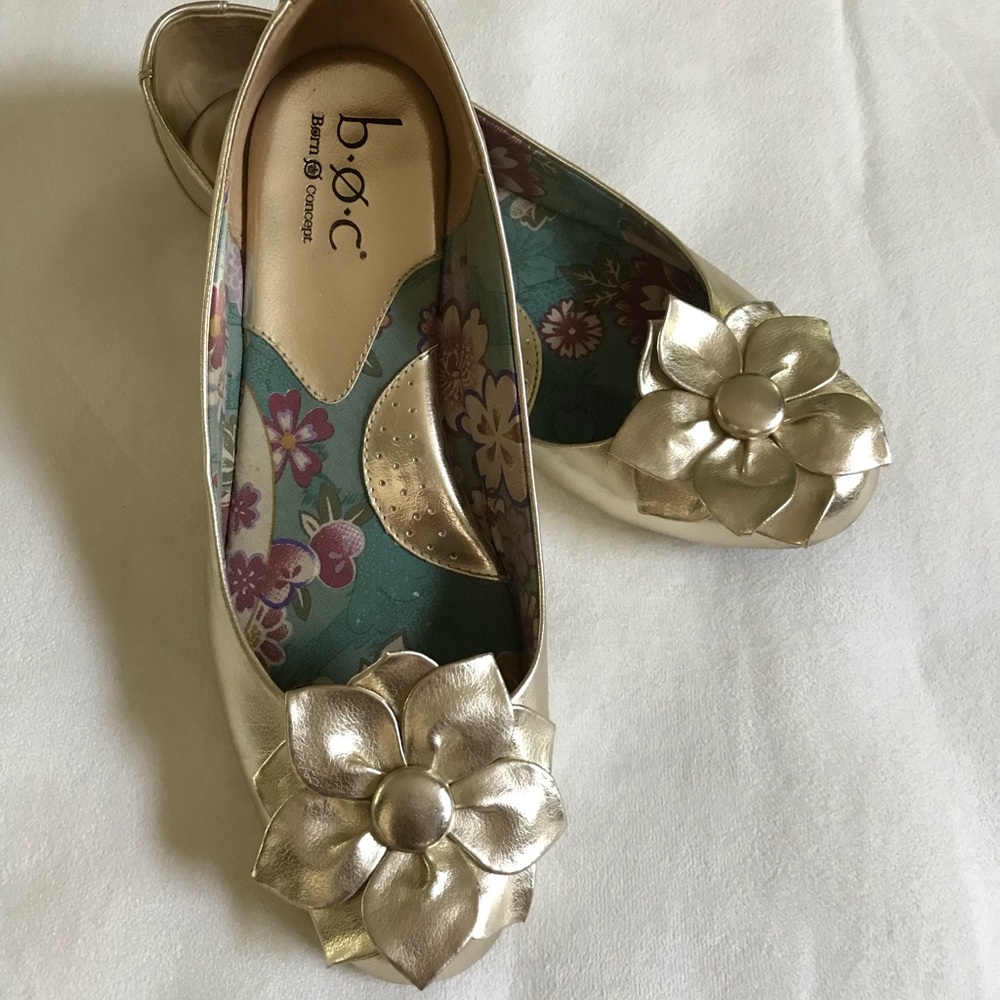 Born Concept gold metallic flat